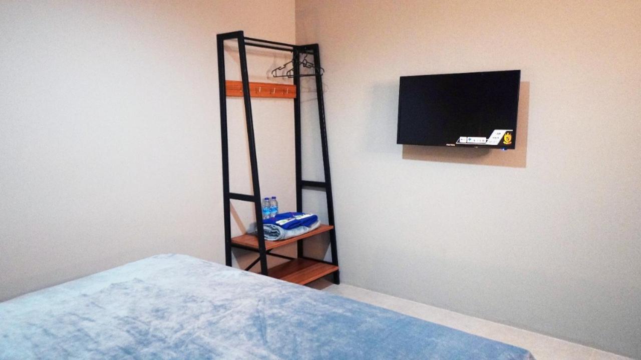 Hostel 18 Pasangan Butuh Surat Nikah バンドゥン エクステリア 写真